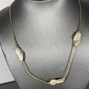 Freshwater Pearl Gold Tone Simple Elegant necklace